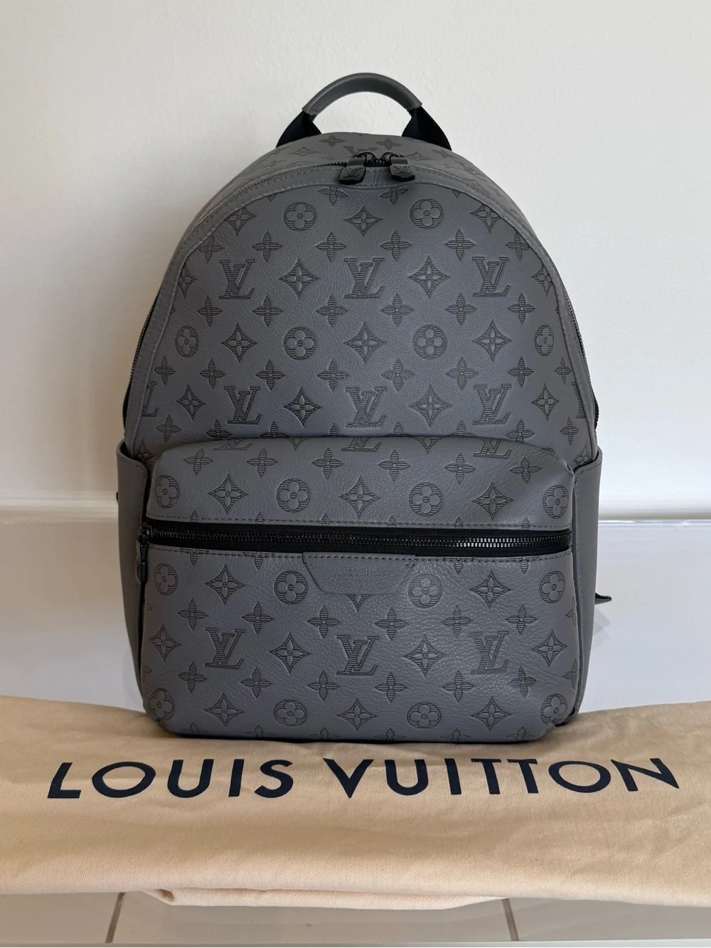 LOUIS VUITTON Discovery Backpack in Grey Monogram Shadow Leather - 💯 AUTHENTIC